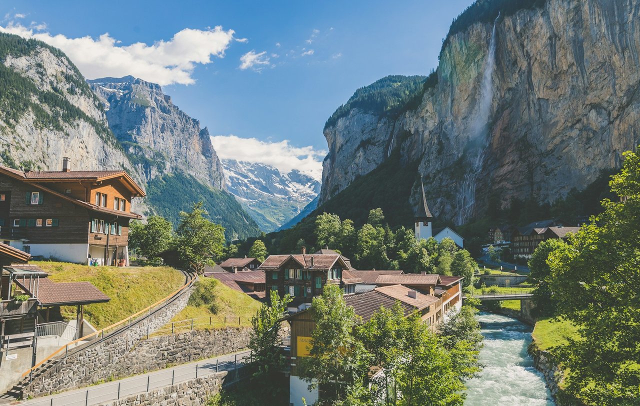 Údolie Lauterbrunnen vo švajčiarskych Alpách